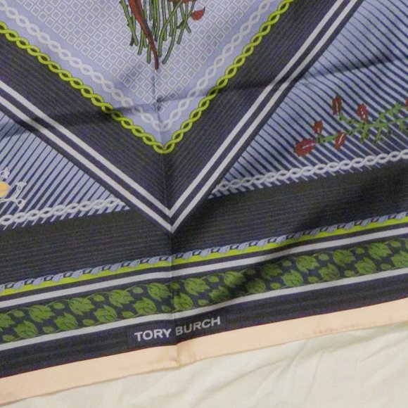 Tory Burch $228 Homage to the Flower Silk Square - Picture 3 of 4